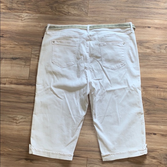 Gloria Vanderbilt Lilian Belted Skimmer - Picture 2 of 4